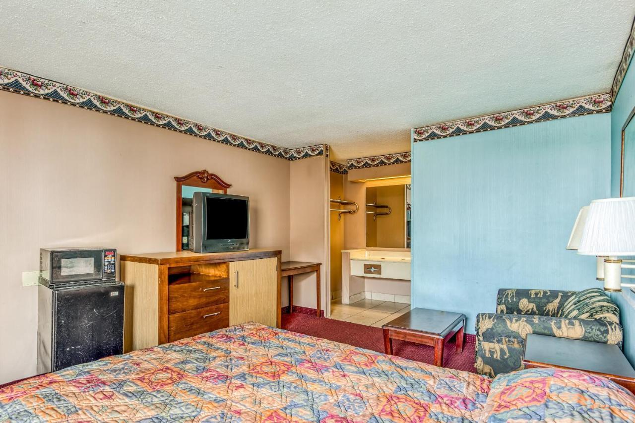 Oyo Hotel Jackson North I-55 מראה חיצוני תמונה