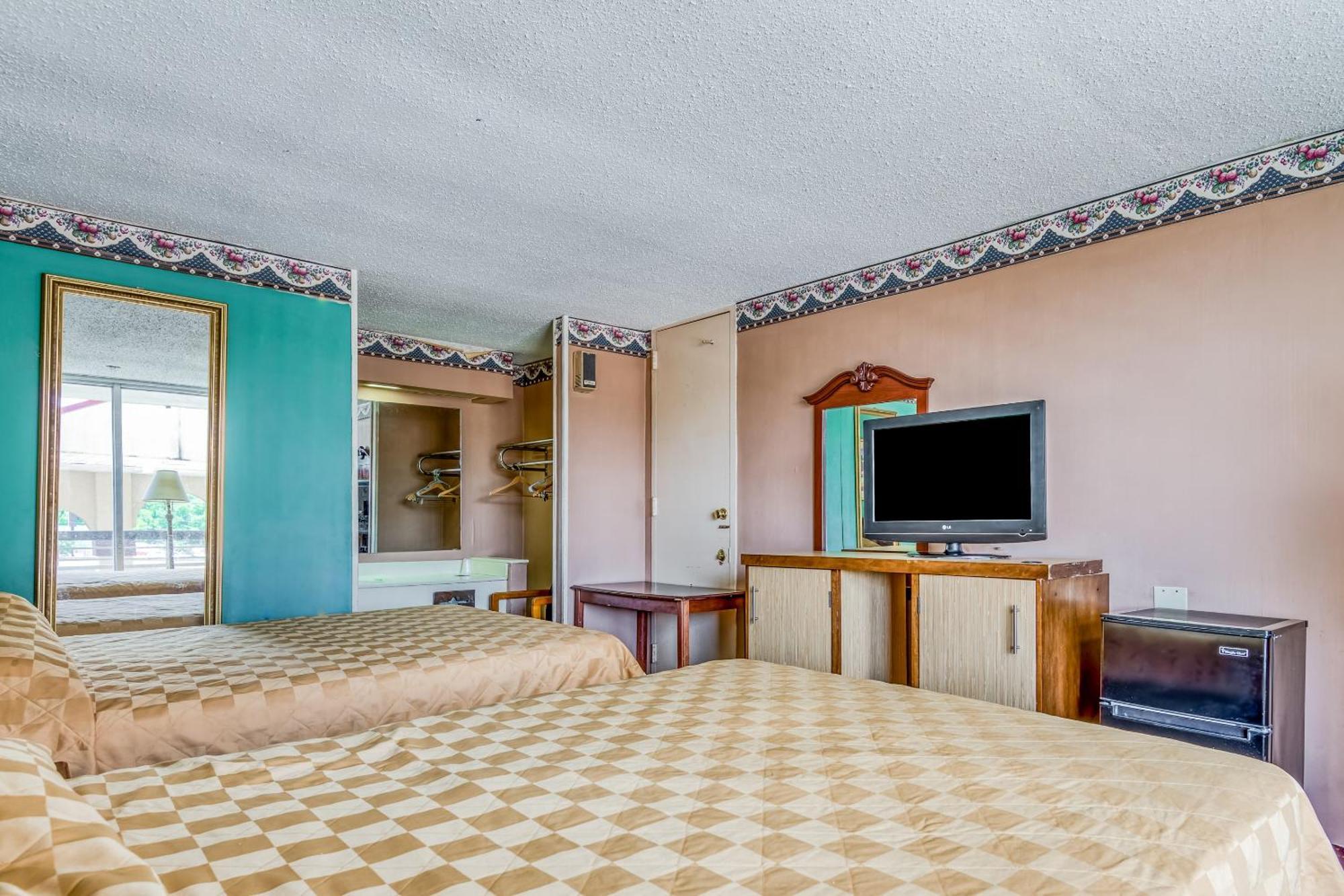 Oyo Hotel Jackson North I-55 מראה חיצוני תמונה