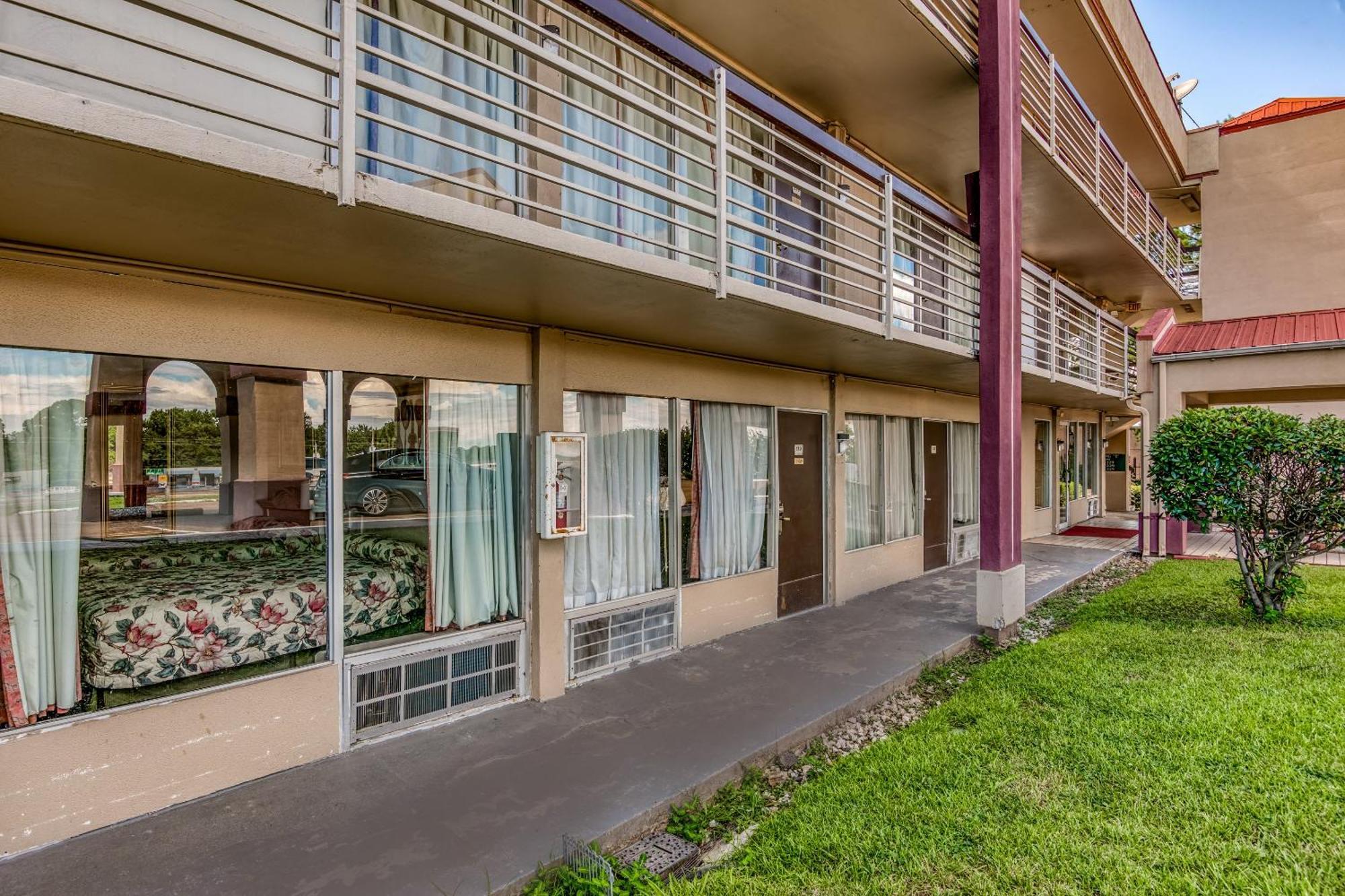 Oyo Hotel Jackson North I-55 מראה חיצוני תמונה