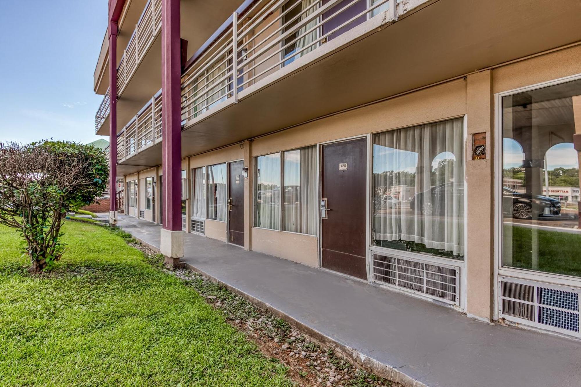 Oyo Hotel Jackson North I-55 מראה חיצוני תמונה